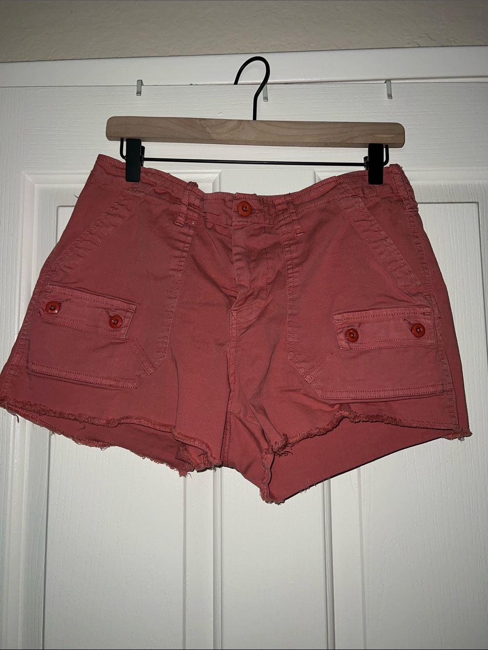 Women’s Rose Cargo Frayed Hem Shorts